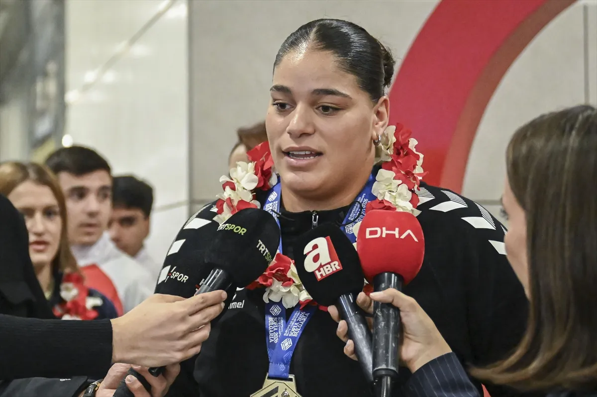 2026 Avrupa Boks Şampiyonası’nda 10 madalya kazanan milli boksörler yurda döndü