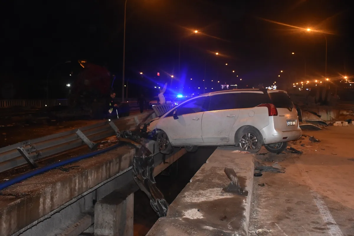 Afyonkarahisar’da 4 aracın karıştığı trafik kazasında 1 kişi öldü, 7 kişi yaralandı
