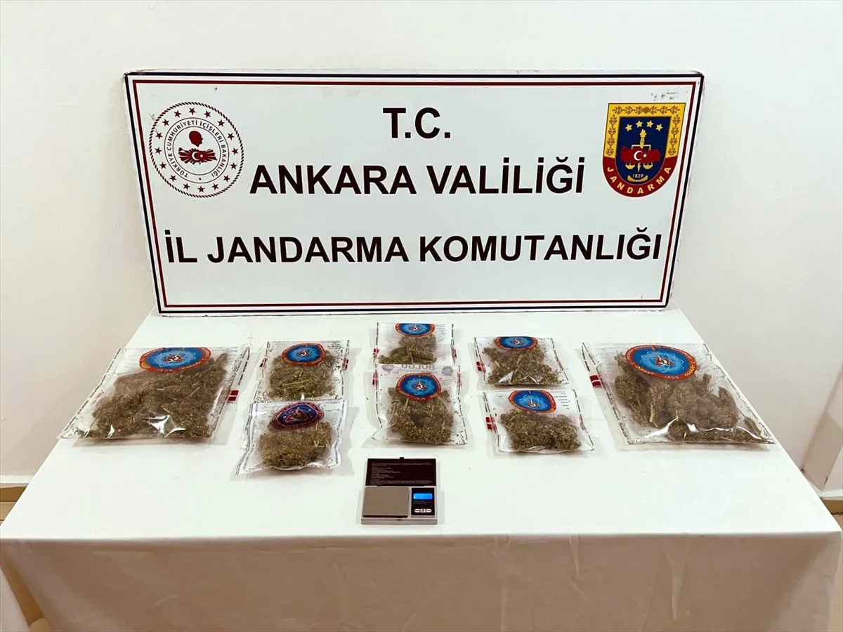 Ankara’da uyuşturucu operasyonlarında 4 şüpheli gözaltına alındı Ankara’da uyuşturucu operasyonlarında 4 şüpheli gözaltına alındı