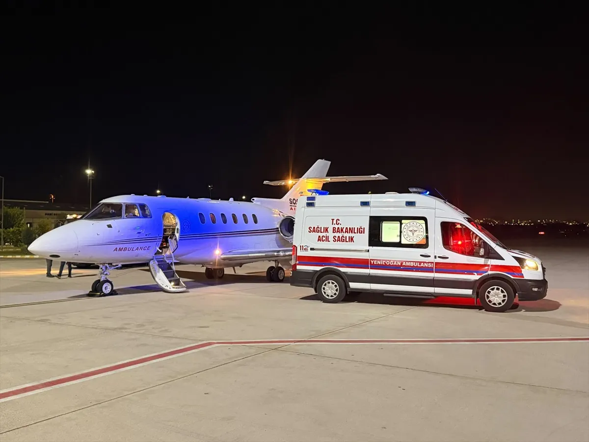 Batman’da aort hiperplazisi rahatsızlığı olan bebek ambulans uçakla Konya’ya sevk edildi Batman’da aort hiperplazisi rahatsızlığı olan bebek ambulans uçakla Konya’ya sevk edildi