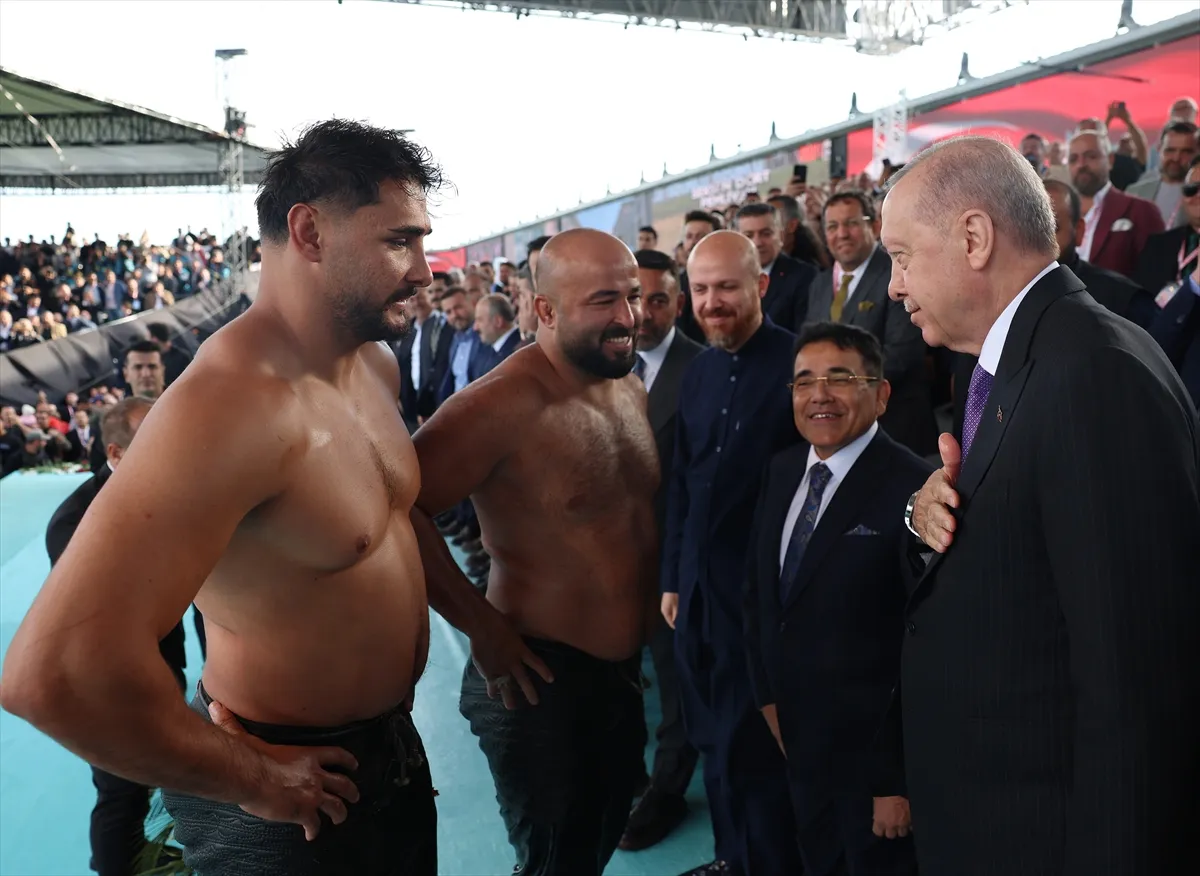 Cumhurbaşkanı Erdoğan, Yağlı Güreş Cumhurbaşkanlığı Kupası’nın final müsabakasını izledi Cumhurbaşkanı Erdoğan, Yağlı Güreş Cumhurbaşkanlığı Kupası’nın final müsabakasını izledi