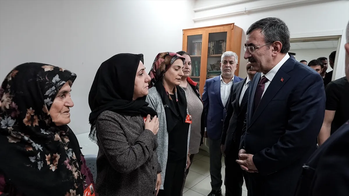 Cumhurbaşkanı Yardımcısı Yılmaz’dan Elazığ’da şehit Sevim’in ailesine taziye ziyareti