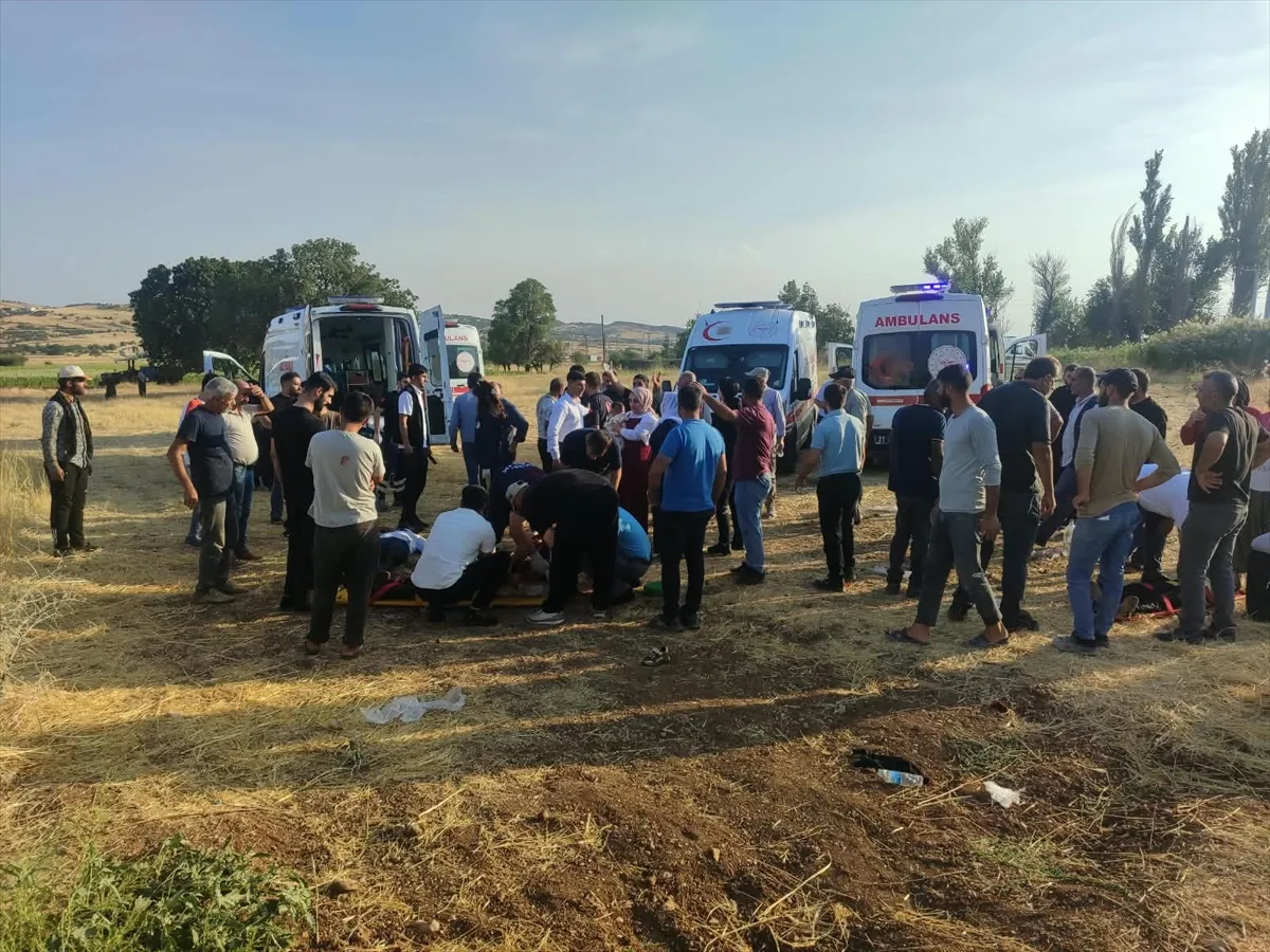 Diyarbakır’da devrilen otomobildeki 4’ü çocuk 9 kişi yaralandı