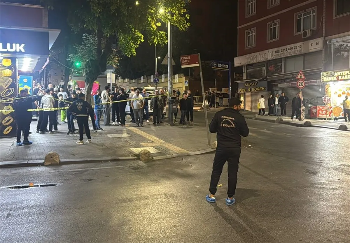 Esenler’de elindeki bıçakla polislerin üzerine yürüyen kişi silahla etkisiz hale getirildi Esenler’de elindeki bıçakla polislerin üzerine yürüyen kişi silahla etkisiz hale getirildi