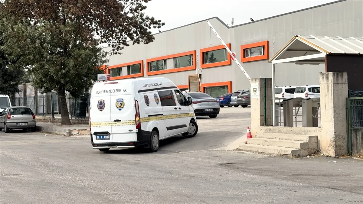 Eskişehir’de fabrikada yüksekten düşen işçi hayatını kaybetti Eskişehir’de fabrikada yüksekten düşen işçi hayatını kaybetti