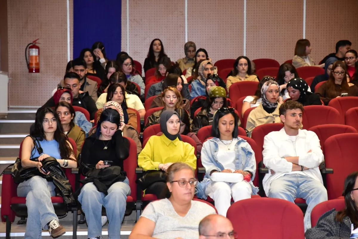 Eskişehir’de üniversite öğrencilerine sağlıklı yaşam ve güvenli ilişkiler eğitimi