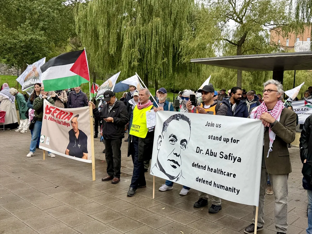 İsveç’te yüzlerce kişi İsrail’in Gazze’ye yönelik saldırılarını protesto etti