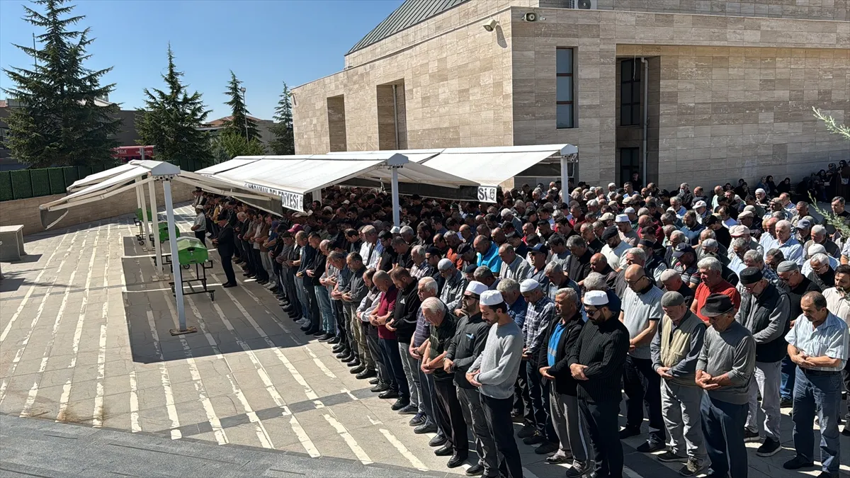 Karaman’da evlerinde ölü bulunan çiftin cenazeleri defnedildi
