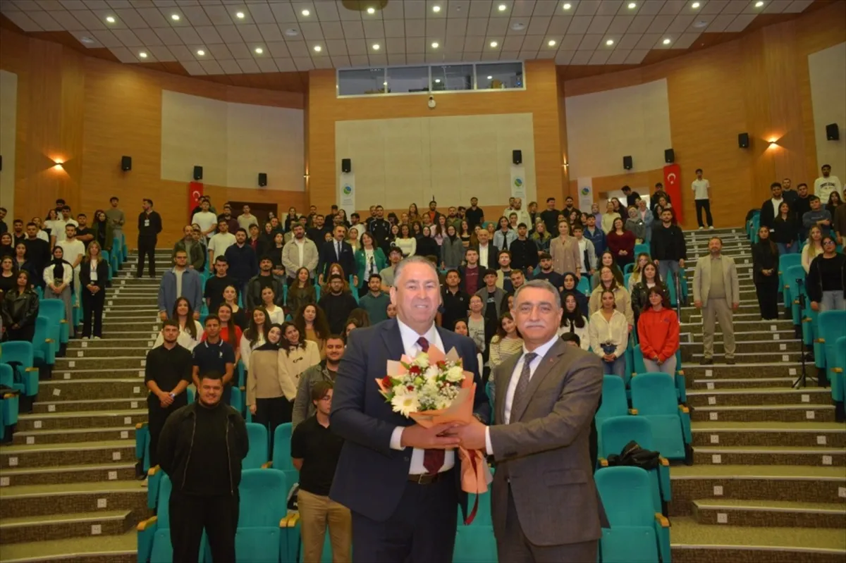 Kırşehir’de kariyer ve motivasyon konferansı düzenlendi Kırşehir’de kariyer ve motivasyon konferansı düzenlendi