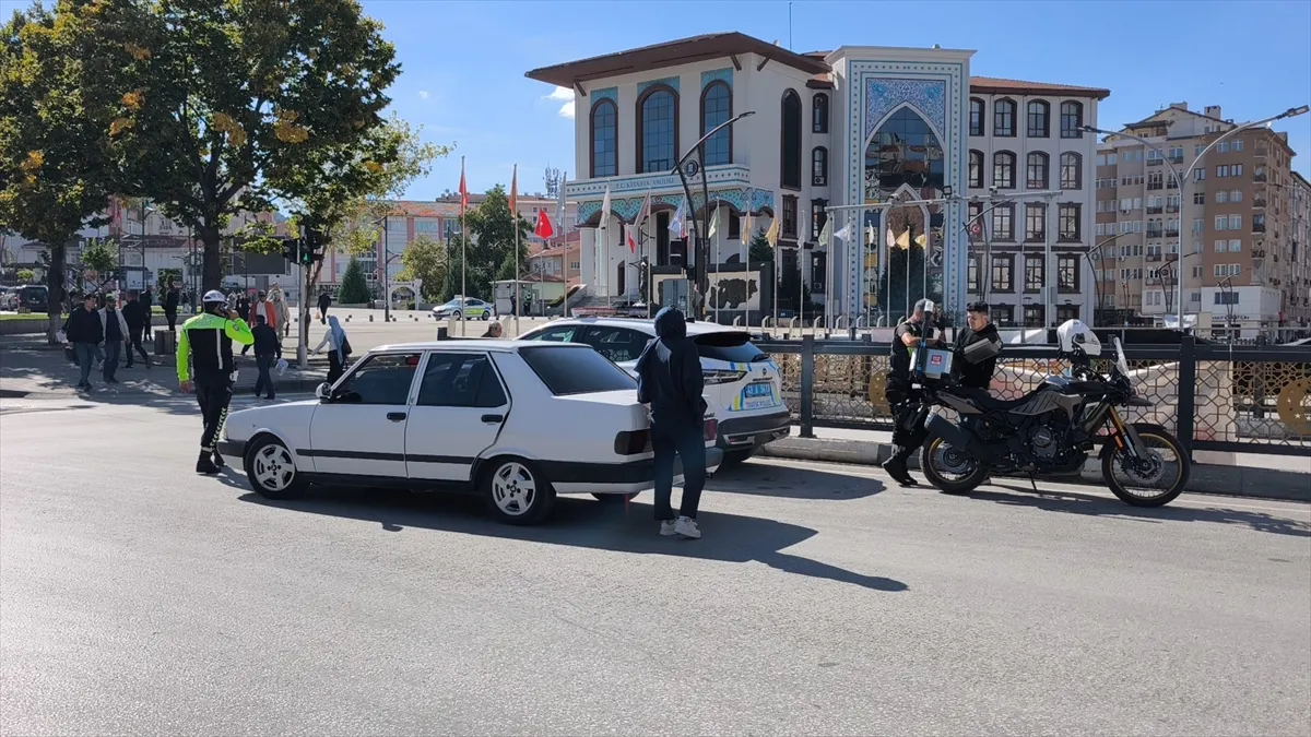 Kütahya’da ehliyetsiz araç kullanan kişiye 221 bin lira ceza