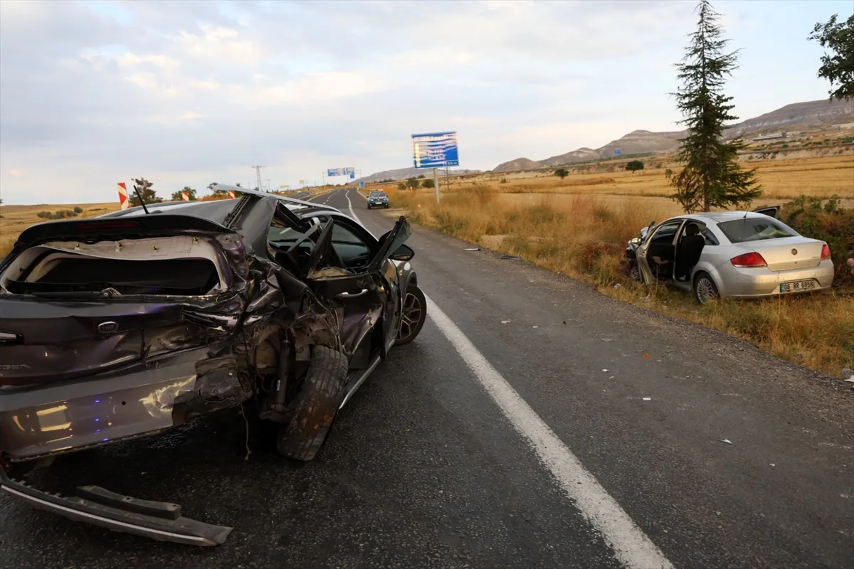 Nevşehir’de iki otomobilin çarpıştığı kazada 2’si çocuk 6 kişi yaralandı