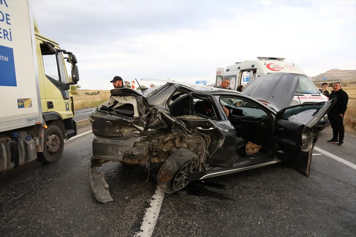 Nevşehir’de iki otomobilin çarpıştığı kazada 2’si çocuk 6 kişi yaralandı