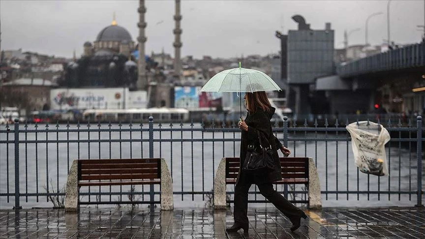 Hindistan’da aşırı yağışların yol açtığı toprak kaymasında birçok ev hasar gördü Hindistan’da aşırı yağışların yol açtığı toprak kaymasında birçok ev hasar gördü
