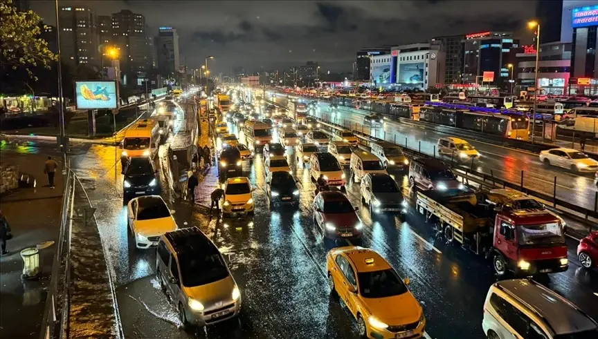 İstanbul’da trafikte kavga eden 3 sürücüye 196 bin 738 lira ceza