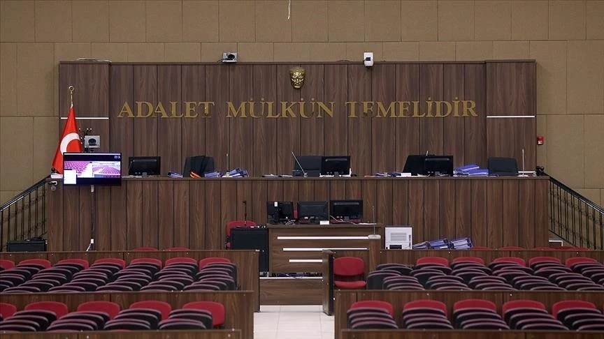 Sakarya’da kendisini polis ve savcı olarak tanıtan dolandırıcılık zanlısı tutuklandı
