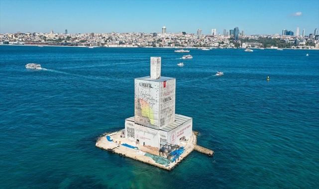 Bakan Ersoy, Kız Kulesi’ndeki restorasyonu yerinde anlattı Bakan Ersoy, Kız Kulesi’ndeki restorasyonu yerinde anlattı
