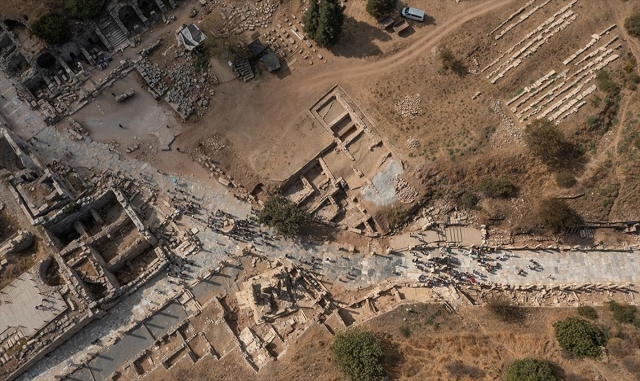 Efes Antik Kenti’nde son keşif Bizans Dönemi’ne ait 1400 yıllık mahalle oldu Efes Antik Kenti’nde son keşif Bizans Dönemi’ne ait 1400 yıllık mahalle oldu