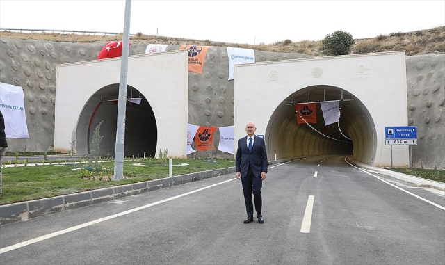 Bakan Karaismailoğlu: Hasankeyf Tüneli’yle hızlı ve konforlu bir ulaşım sağlanmış olacak Bakan Karaismailoğlu: Hasankeyf Tüneli’yle hızlı ve konforlu bir ulaşım sağlanmış olacak