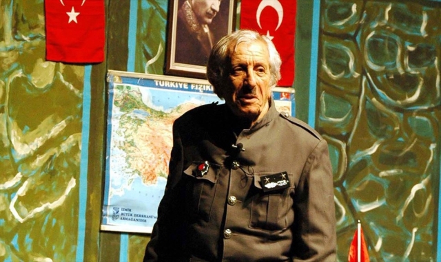 Komedi ve güldürünün ustası: Nejat Uygur Komedi ve güldürünün ustası: Nejat Uygur