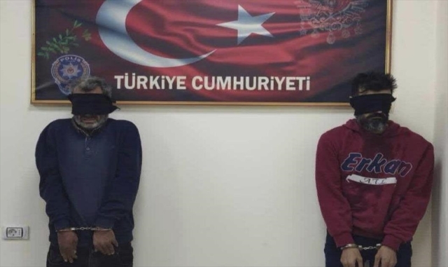 Suriye Afrin’de canlı bomba eylemi hazırlığındaki 2 PKK/YPG’li terörist yakalandı