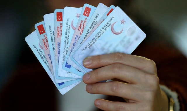 Türkiye nüfusunun yaklaşık yüzde 85’i çipli kimlik kartına geçti Türkiye nüfusunun yaklaşık yüzde 85’i çipli kimlik kartına geçti