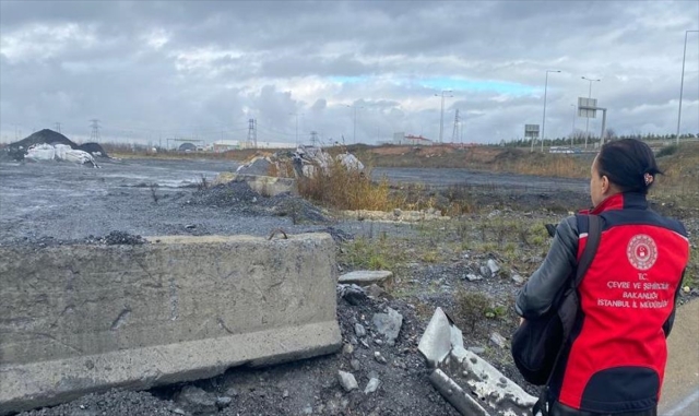 İstanbul Arnavutköy’de çevre kirliliğine neden olan atıklar temizlendi İstanbul Arnavutköy’de çevre kirliliğine neden olan atıklar temizlendi