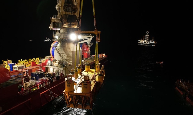 Karadeniz gazını ana boru hattına bağlayacak ’Peçenek’ deniz altına indirildi Karadeniz gazını ana boru hattına bağlayacak ’Peçenek’ deniz altına indirildi