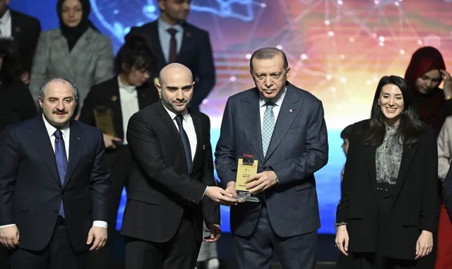 TÜBİTAK’tan Prof. Dr. Teoman Duralı’ya ödül TÜBİTAK’tan Prof. Dr. Teoman Duralı’ya ödül