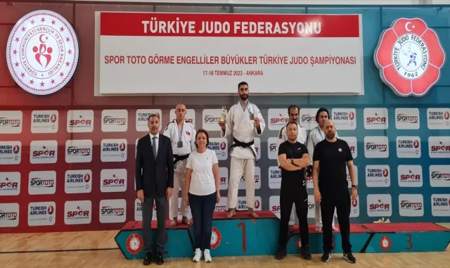 Çubuklu görme engelli judoculardan madalya başarısı Çubuklu görme engelli judoculardan madalya başarısı