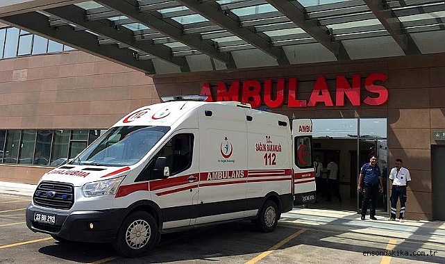 Şanlıurfa Siverek’te otomobil şarampole devrildi Şanlıurfa Siverek’te otomobil şarampole devrildi