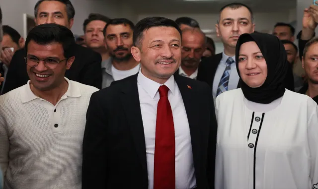 Cumhur İttifakı İzmir Büyükşehir Belediye Başkan adayı Hamza Dağ, oyunu kullandı