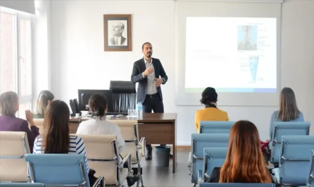 Akademisyenler ve öğretmenlerde ses bozukluğu görülme riski yüksek Akademisyenler ve öğretmenlerde ses bozukluğu görülme riski yüksek