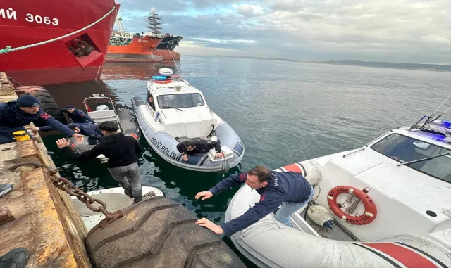 Yalova’da kaçak midye avcılığı yapan 7 kişiye 653 bin 294 lira ceza kesildi Yalova’da kaçak midye avcılığı yapan 7 kişiye 653 bin 294 lira ceza kesildi