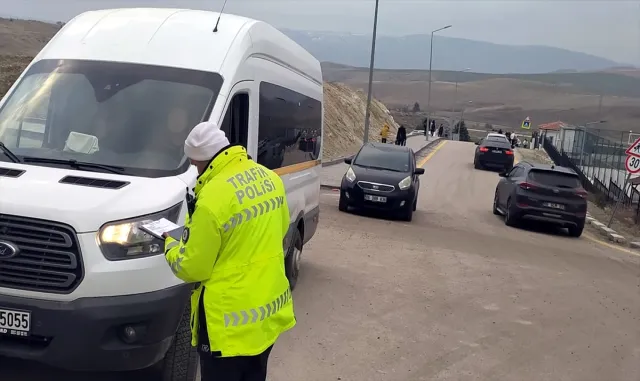 Beypazarı’nda trafik ekipleri servis denetimi gerçekleştirdi Beypazarı’nda trafik ekipleri servis denetimi gerçekleştirdi