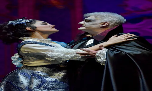 Devlet Tiyatrolarının "Dracula: Bir Dehşet Komedisi" oyunu yarın prömiyer yapacak Devlet Tiyatrolarının "Dracula: Bir Dehşet Komedisi" oyunu yarın prömiyer yapacak