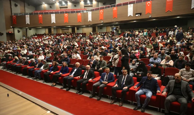 Muş’ta düzenlenen "2. Tiyatro Günleri" etkinliği başladı Muş’ta düzenlenen "2. Tiyatro Günleri" etkinliği başladı