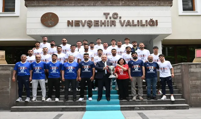 Nevşehir Valisi Fidan, Suvermez Kapadokya Spor’u kabul etti Nevşehir Valisi Fidan, Suvermez Kapadokya Spor’u kabul etti