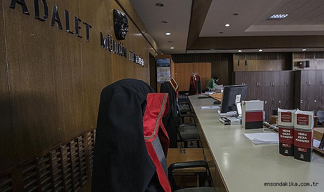 İzmir’de araçta tartıştığı kişiyi emniyet kemeriyle boğarak öldüren sanığa 14 yıl 2 ay hapis İzmir’de araçta tartıştığı kişiyi emniyet kemeriyle boğarak öldüren sanığa 14 yıl 2 ay hapis