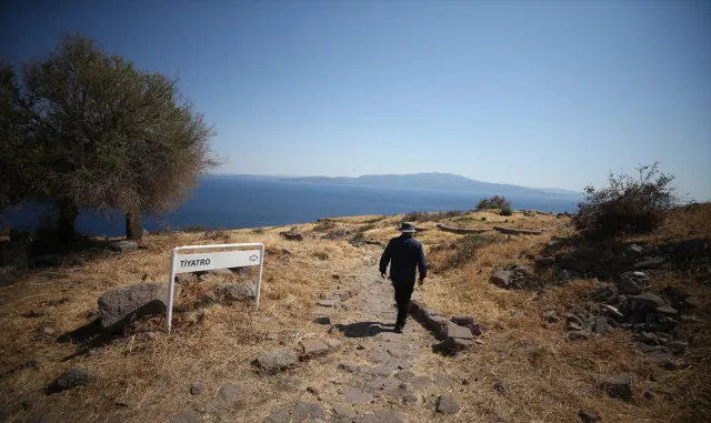 Assos’ta 2 bin 200 yıllık tiyatro restore edilecek Assos’ta 2 bin 200 yıllık tiyatro restore edilecek