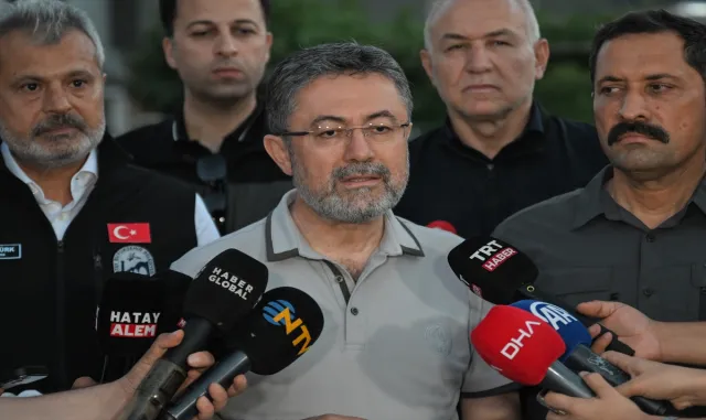 Bakan Yumaklı, Hatay’da orman yangınlarına ilişkin açıklama yaptı: (1) Bakan Yumaklı, Hatay’da orman yangınlarına ilişkin açıklama yaptı: (1)