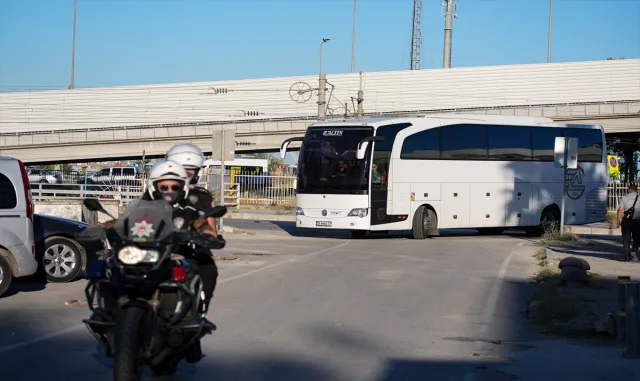 GÜNCELLEME - İzmir Büyükşehir Belediyesine yönelik yolsuzluk soruşturmasında 119 şüpheli adliyede GÜNCELLEME - İzmir Büyükşehir Belediyesine yönelik yolsuzluk soruşturmasında 119 şüpheli adliyede