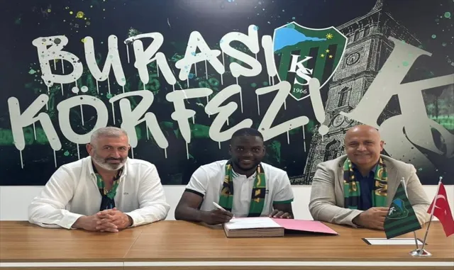 Kocaelispor, Angolalı orta saha oyuncusu Show’u kiraladı Kocaelispor, Angolalı orta saha oyuncusu Show’u kiraladı
