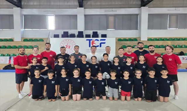 Suat Çelen, Trampolin Cimnastik Gelişim Kampı’nı ziyaret etti Suat Çelen, Trampolin Cimnastik Gelişim Kampı’nı ziyaret etti
