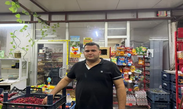 GÜNCELLEME - Adana’da market çalışanının darbedildiği anlar güvenlik kamerasınca kaydedildi