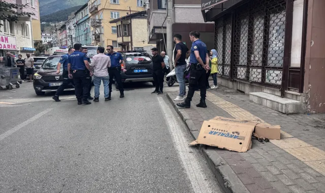 Bursa’da aile içi şiddet ihbarına giden 2 polis, şüpheli ile pitbull cinsi köpeğinin ısırması sonucu yaralandı