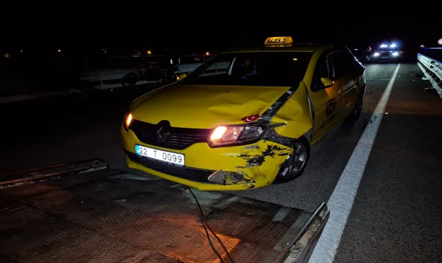 Edirne’de taksi ile elektrikli motosikletin çarpıştığı kazada 2 kişi yaralandı