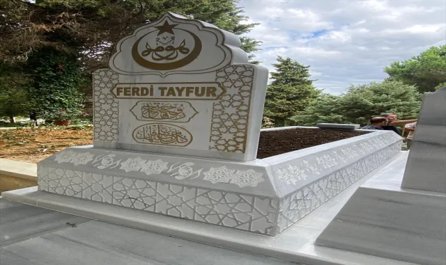 MHP Genel Başkanı Bahçeli Ferdi Tayfur’un kabrini yaptırdı