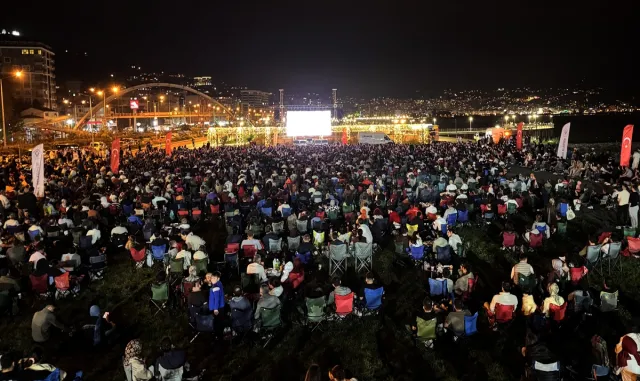 Türkiye-Almanya EuroBasket 2025 final maçı Rize’de dev ekrandan izlendi