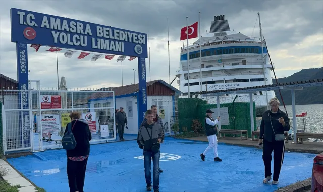 Astoria Grande kruvaziyeri Rusya’dan 940 yolcusuyla Amasra’ya geldi Astoria Grande kruvaziyeri Rusya’dan 940 yolcusuyla Amasra’ya geldi