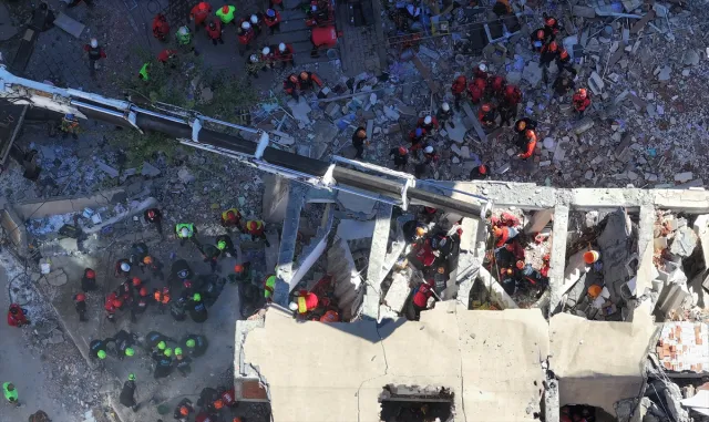 İçişleri Bakan Yardımcısı Aktaş’tan, Kocaeli’de çöken binanın enkazından sağ çıkarılan Dilara Bilir’e ziyaret İçişleri Bakan Yardımcısı Aktaş’tan, Kocaeli’de çöken binanın enkazından sağ çıkarılan Dilara Bilir’e ziyaret
